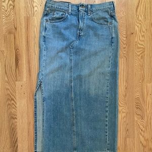 LEVI’S denim long skirt,size 4